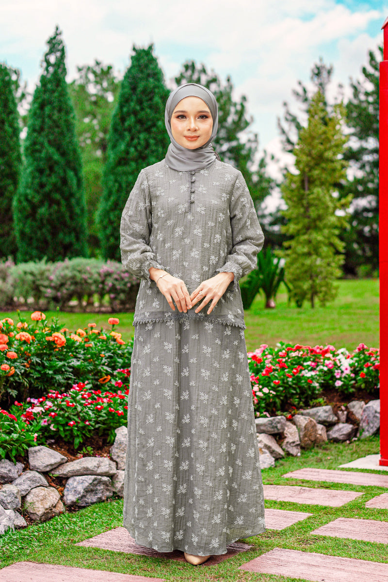 MANES DAISY 04 - Grey Owl