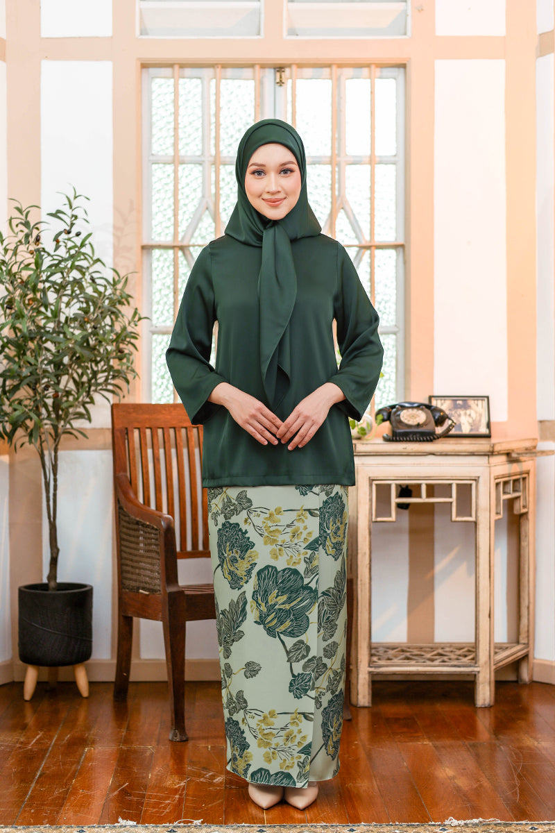 ADINDA KESUMA 03 - Emerald Green