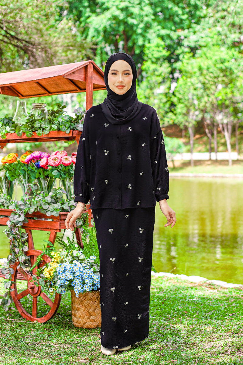 KAPAS LEESA 02 - Black