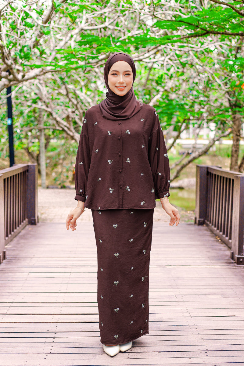 KAPAS LEESA 03 - Rich Brown